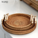 Bandeja de Rattan Redonda com Cabo de Madeira