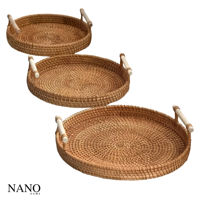 Bandeja de Rattan Redonda com Cabo de Madeira